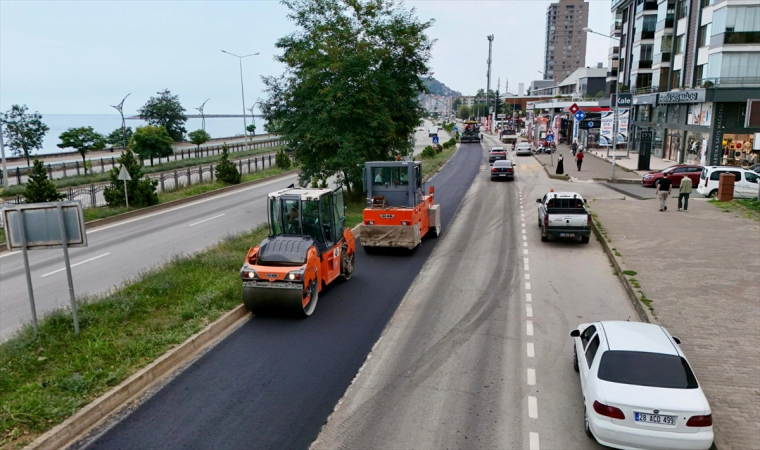 Giresun’da sahilde asfaltlama çalışması yapılıyor