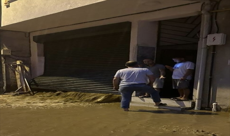 Giresun’da sağanak nedeniyle bir ev yan yattı, su baskınları oluştu