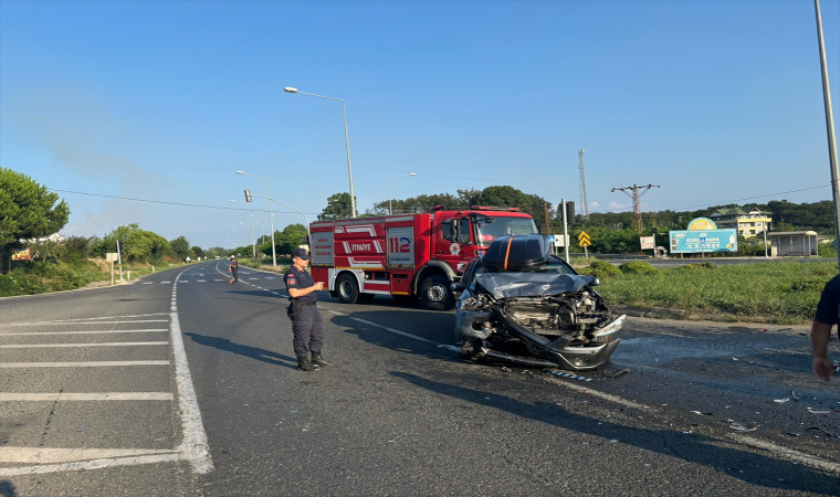 Samsun’da otobüsle çarpışan otomobildeki yolcu yaralandı