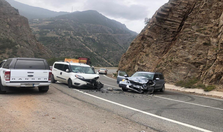 Gümüşhane’de trafik kazasında 4 kişi yaralandı