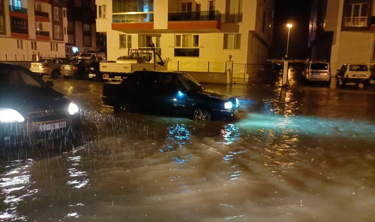 Sinop’ta sağanak nedeniyle su baskınları yaşandı