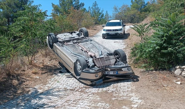 Çorum’da devrilen otomobildeki 2 kişi yaralandı