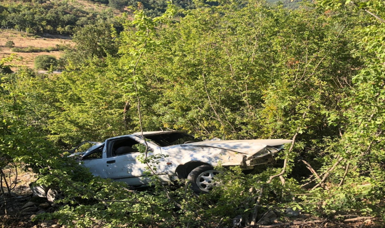 Sinop’ta şarampole devrilen otomobildeki 4 kişi yaralandı