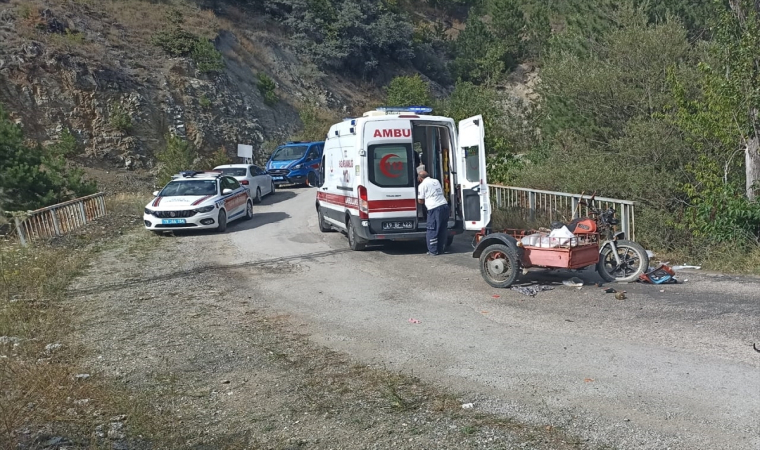 Çorum’da kamyonla çarpışan motosikletteki kadın öldü, eşi yaralandı