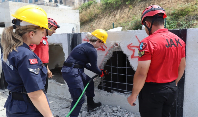 Giresun’da jandarma personeline depremde arama kurtarma eğitimi verildi