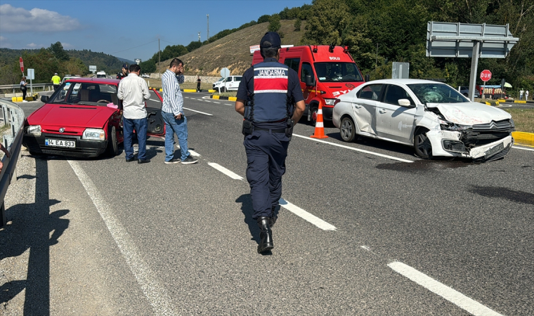 Bolu’da iki otomobilin çarpıştığı kazada 1 kişi yaralandı