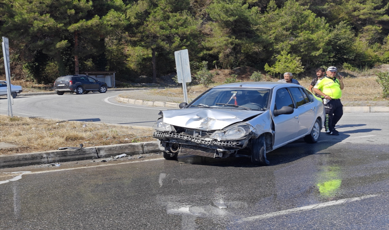 Samsun’da iki otomobilin çarpıştığı kazada 5 kişi yaralandı