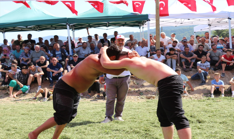 Sinop’ta 3. Geleneksel Abdaloğlu Karakucak Güreşleri yapıldı