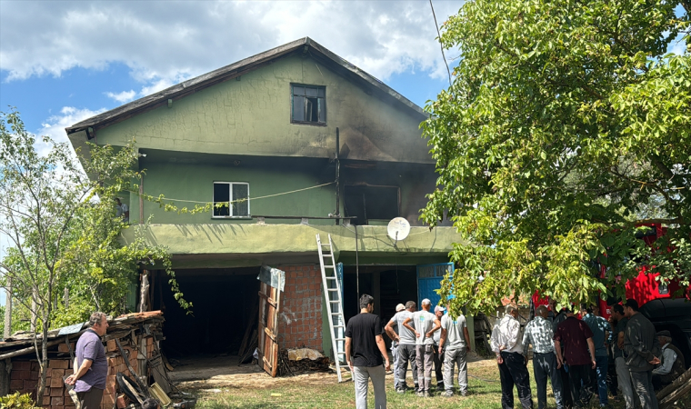 Karabük’te iki katlı müstakil ev yangında hasar gördü