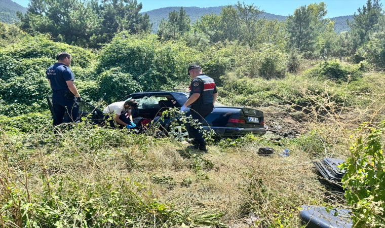 Bolu’da şarampole devrilen otomobildeki 1 kişi öldü, 1 kişi yaralandı