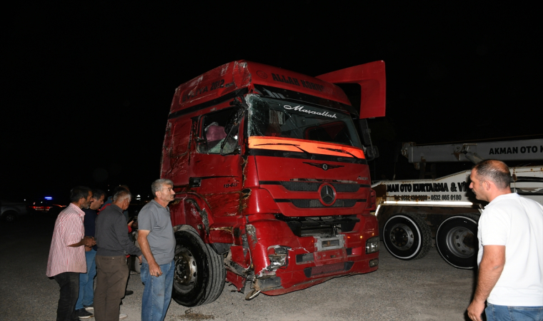 Mengen’de devrilen tırın sürücüsü yaralandı