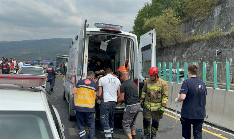 Tırla otomobilin çarpıştığı kazada 2 kişi yaşamını yitirdi, 2 kişi yaralandı