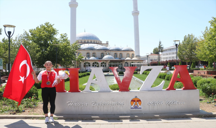 Dünya şampiyonu bilek güreşçi Şaziye’ye Samsun’da karşılama