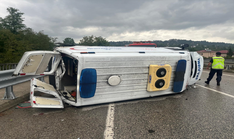 Ordu’da ambulansın devrildiği kazada 4 kişi yaralandı