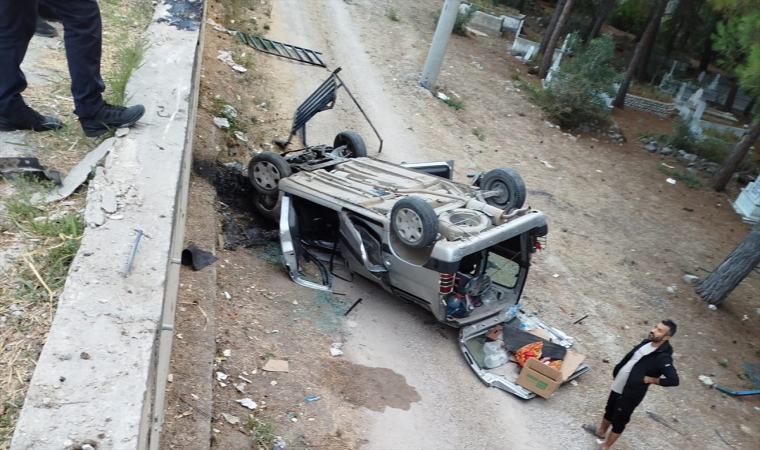 Samsun’da otomobil şarampole devrildi, 2 kişi yaralandı