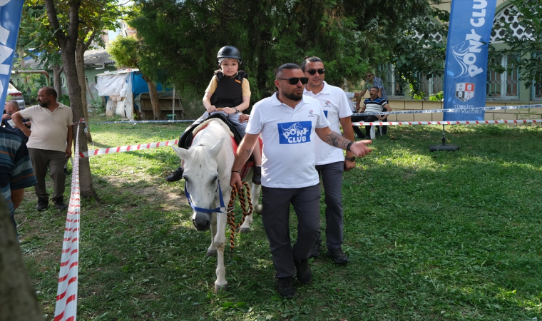 Karabük’te çocuklar küçük yaşta ata binme heyecanı yaşadı