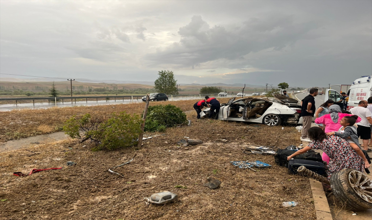 Çorum’da devrilen otomobildeki 4 kişi yaralandı