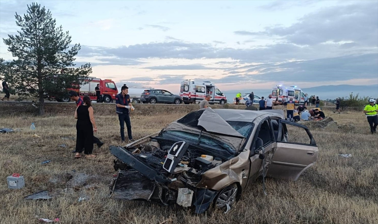 Sinop’ta tarlaya devrilen otomobildeki 2 kişi yaralandı