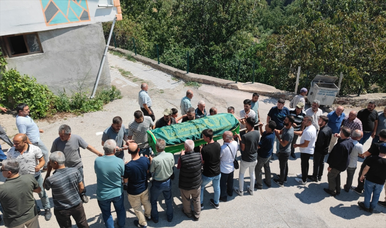 Ankara’da öldürülen baba ile oğlunun cenazesi Çorum’da toprağa verildi