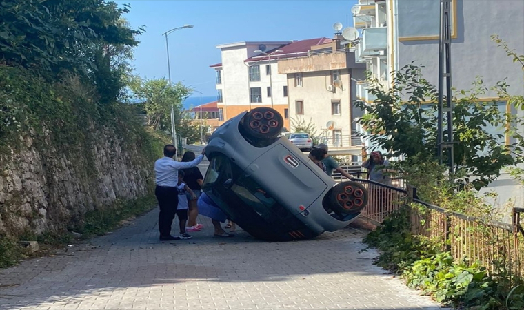 Zonguldak’ta yüksekten düşen elektrikli otomobilin sürücüsü yaralandı