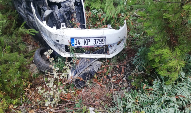 Kastamonu’da devrilen otomobildeki 2 kişi yaralandı