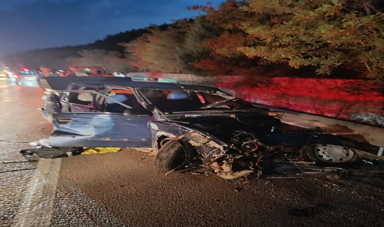 Sinop’ta otomobille minibüsün çarpıştığı kazada 2 kişi yaralandı