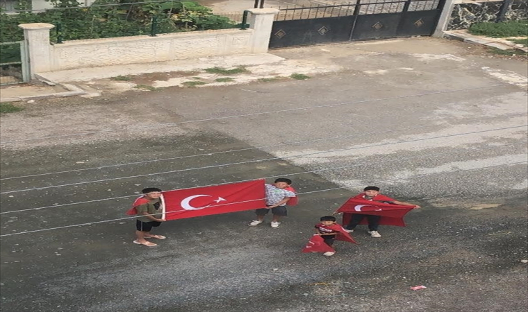 Tokat’ta 4 çocuk Türk bayrakları ile şehit türküsünü söyleyerek yürüdü