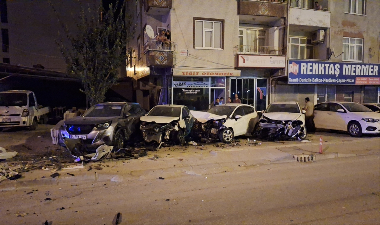 Samsun’da alkollü sürücü 5 araca ve trafoya çarparak durdu