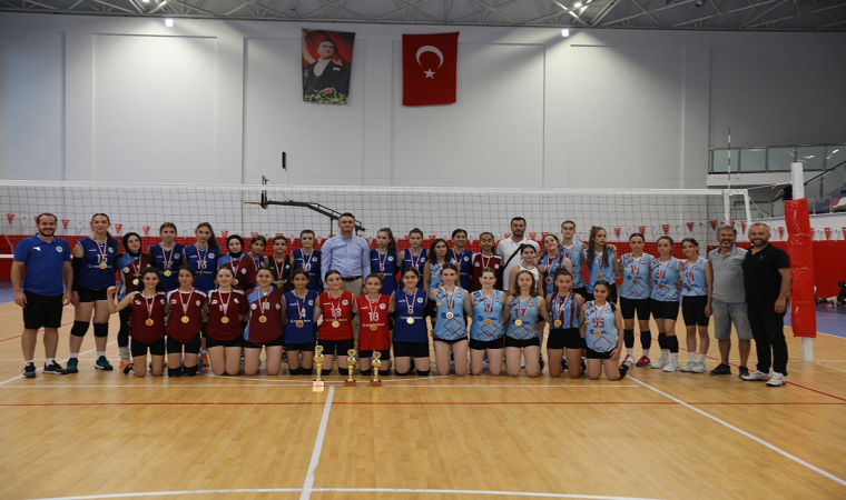 Akçaabat’ta düzenlenen voleybol turnuvası sona erdi