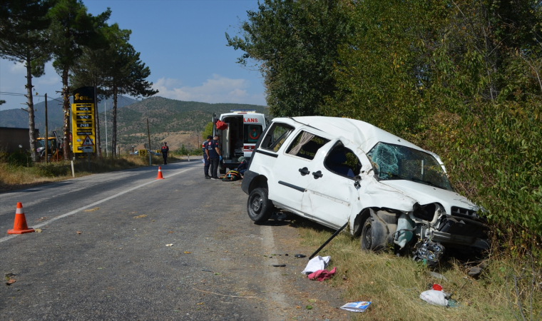 Çorum’da aracın devrilmesi sonucu 4 kişi yaralandı