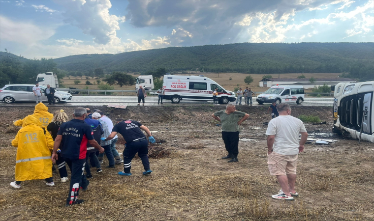 Tokat’ta yan yatan tırın sürücüsü yaralandı