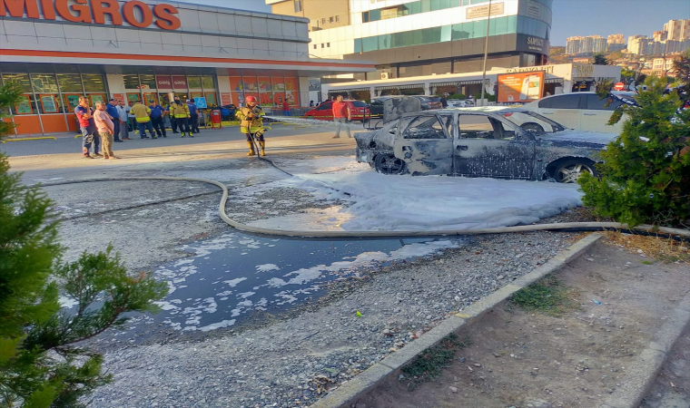 Tokat’ta park halindeki otomobil yandı