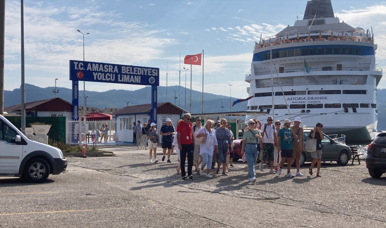 ”Astoria Grande” kruvaziyeri Amasra’ya 1031 yolcu getirdi