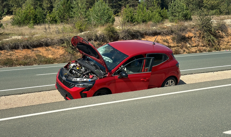 Karabük’te devrilen otomobilin sürücüsü yaralandı