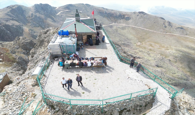 Trabzon Büyükşehir Belediye Başkanı Genç’ten Kırklar Mescidi’ne ziyaret