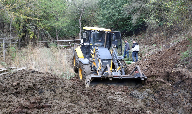 Kastamonu’da 18 yıl önce kaybolan kadının oğlunun evinin bahçesi kepçeyle aranıyor