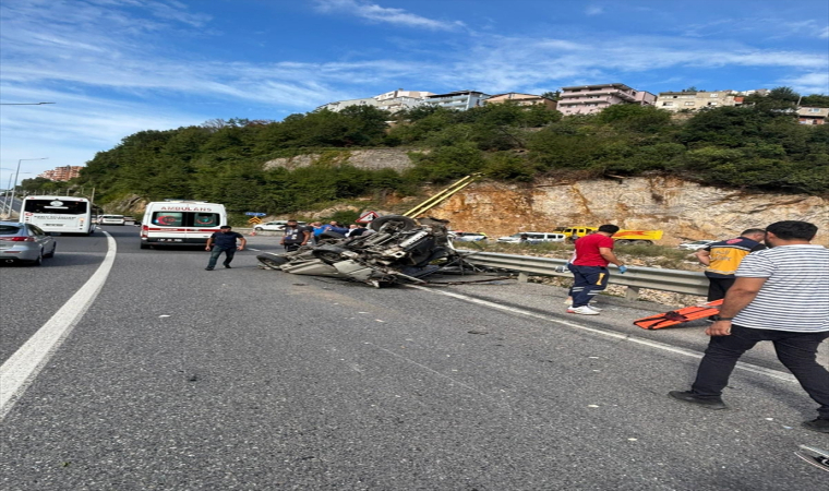 Zonguldak’ta bariyere çarpan aracın sürücüsü yaralandı