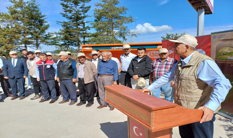 Bolu’da çiftçilere gübre dağıtma makinesi desteği