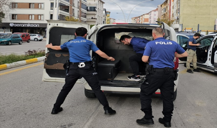 Çorum’da polisten kaçmaya çalışan sürücü yakalandı