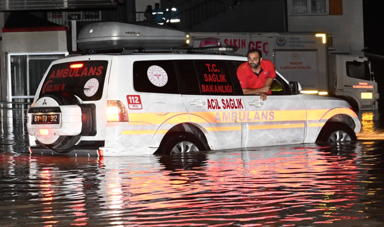 Araklı ilçesinde hastalar, başka hastanelere nakledildi