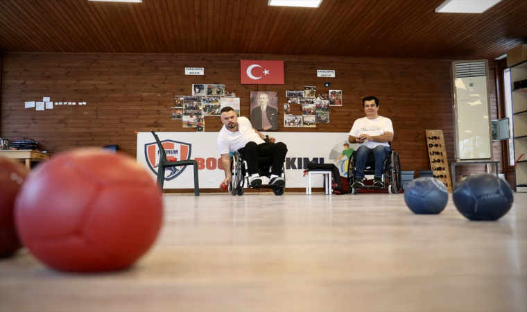 Trafik kazasıyla sporda yarım kalan hayallerini boccia ve masa tenisiyle sürdürüyor