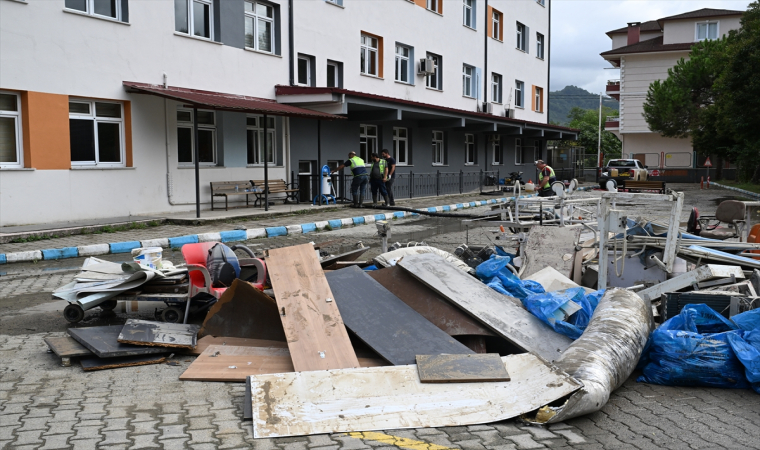 Trabzon’da taşkından etkilenen devlet hastanesinde çalışma