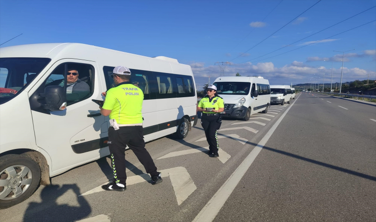 Samsun’da polis okul servislerine yönelik denetim yaptı