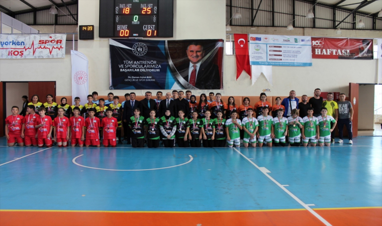 Eynesil’de voleybol turnuvası düzenlendi