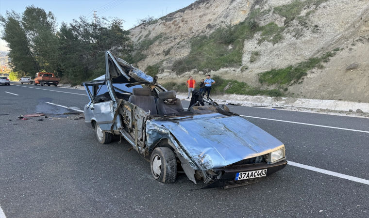 Kastamonu’da iki otomobilin çarpıştığı kazada 3 kişi yaralandı