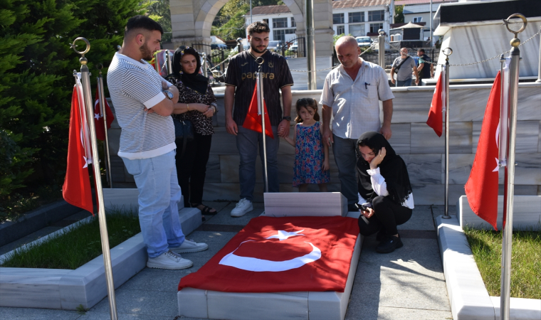 Trabzonlu şehit asteğmen kabri başında anıldı