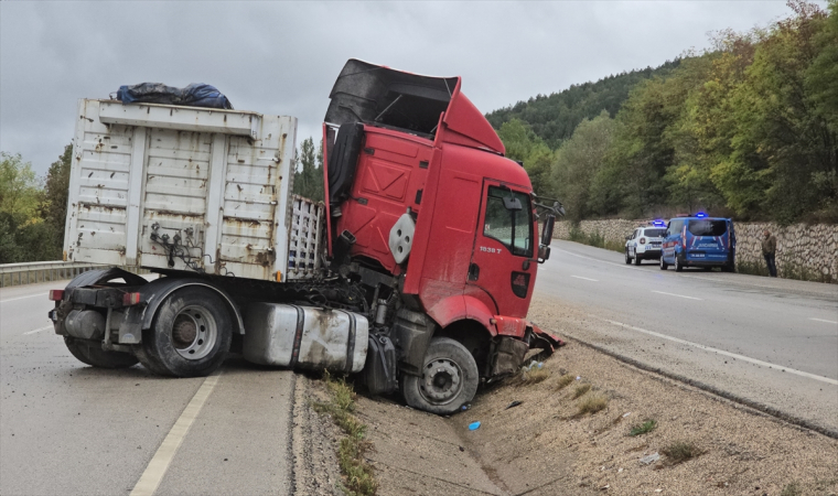 Karabük’teki üç trafik kazasında 3 kişi yaralandı