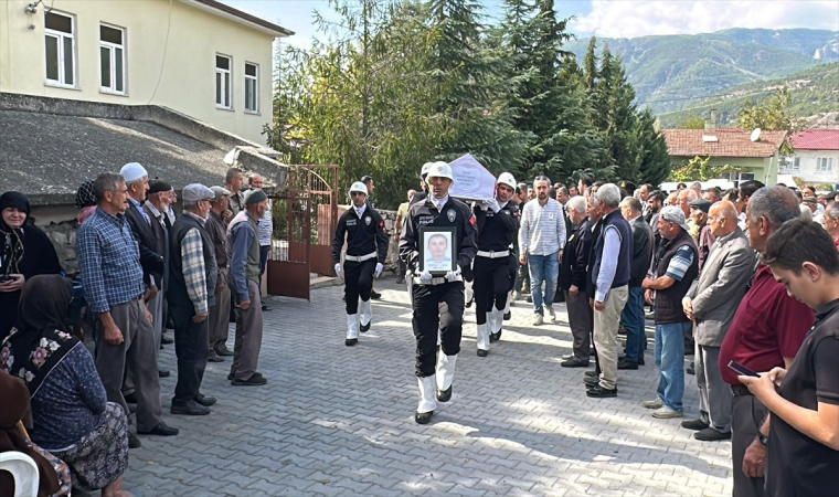 Vefat eden polis memurunun cenazesi Çorum’da toprağa verildi