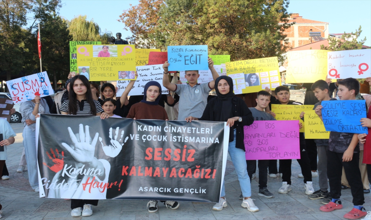 Asarcık’ta kadına şiddete tepki için yürüyüş düzenlendi