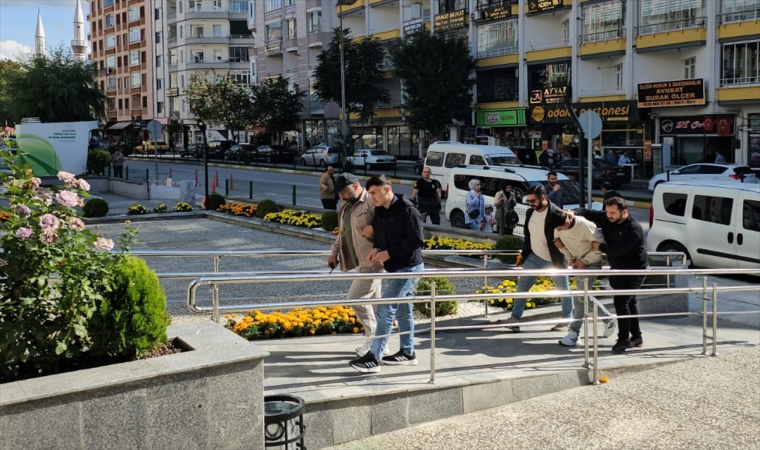 Çorum’da 2 kişiyi silahla yaralayan 2 şüpheliden 1’i tutuklandı